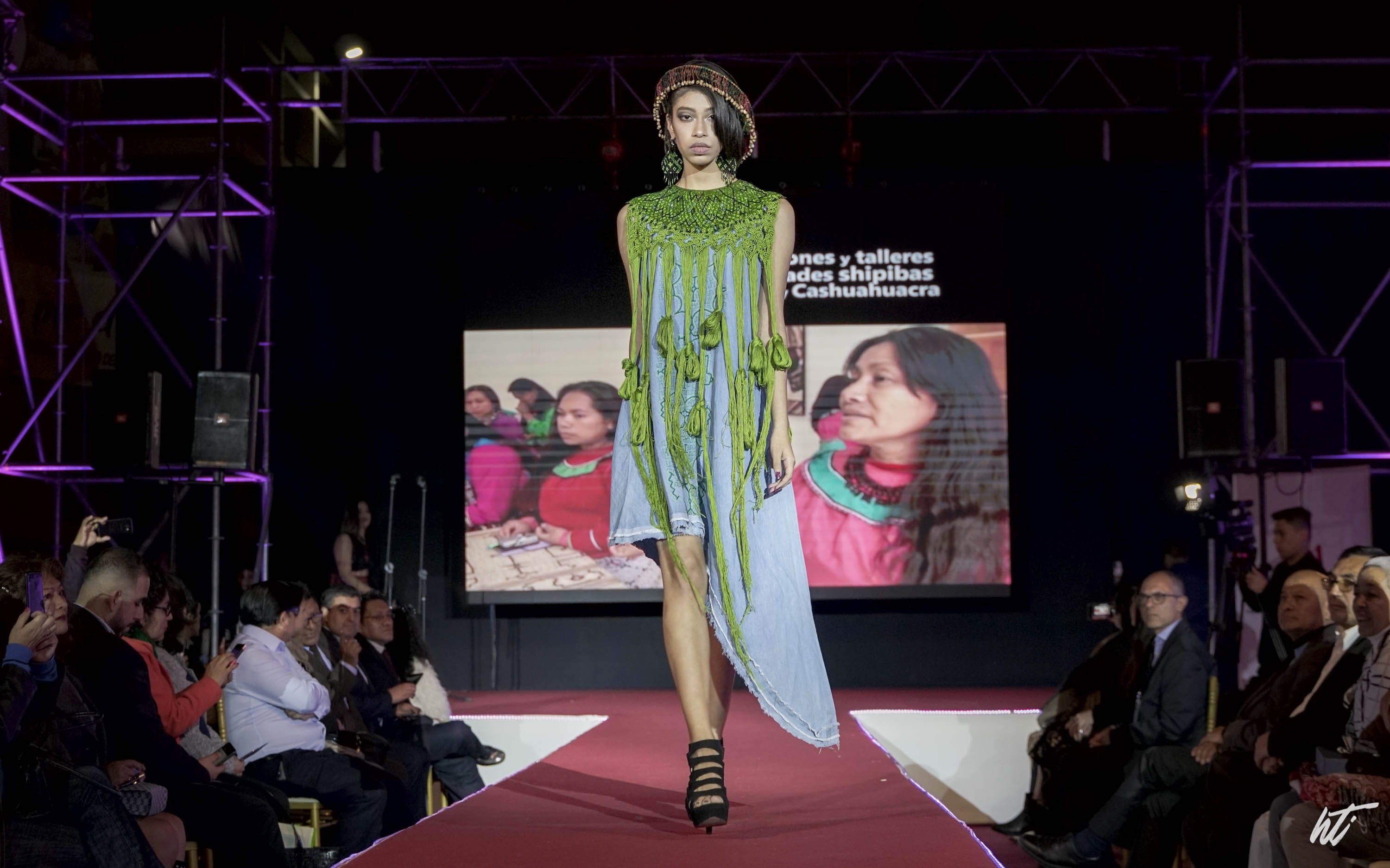POR ENCARGO DE EMPRESA DE ROPA CASUAL Y ELEGANTE SE REQUIERE MODELO MUJER DISPONIBLE PARA DESFILE DE MODA DISPONIBLE VIERNES 6 DE SETIEMBRE